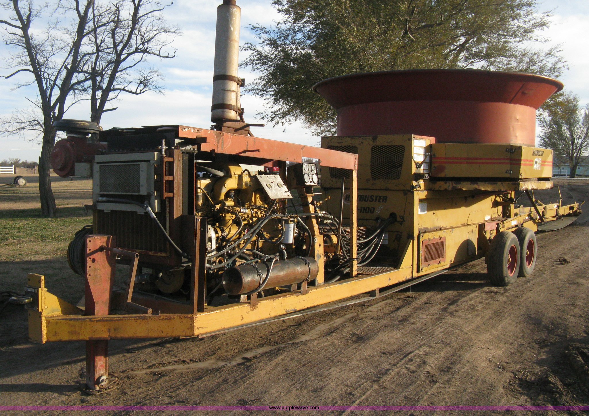 HayBuster H1100 Big Bite selfcontained hay grinder in Kinsley, KS