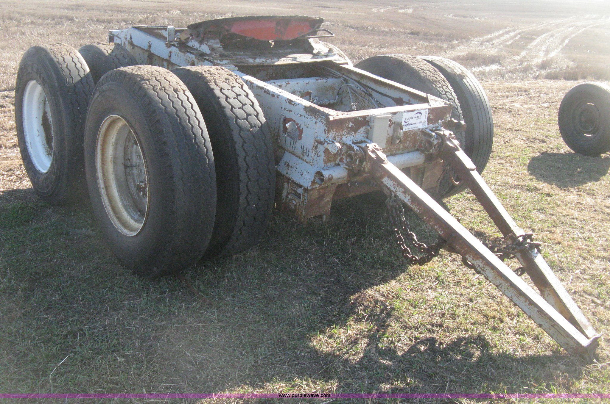 Tandem axle fifth wheel dolly in Lyons, KS Item H4422 sold Purple Wave