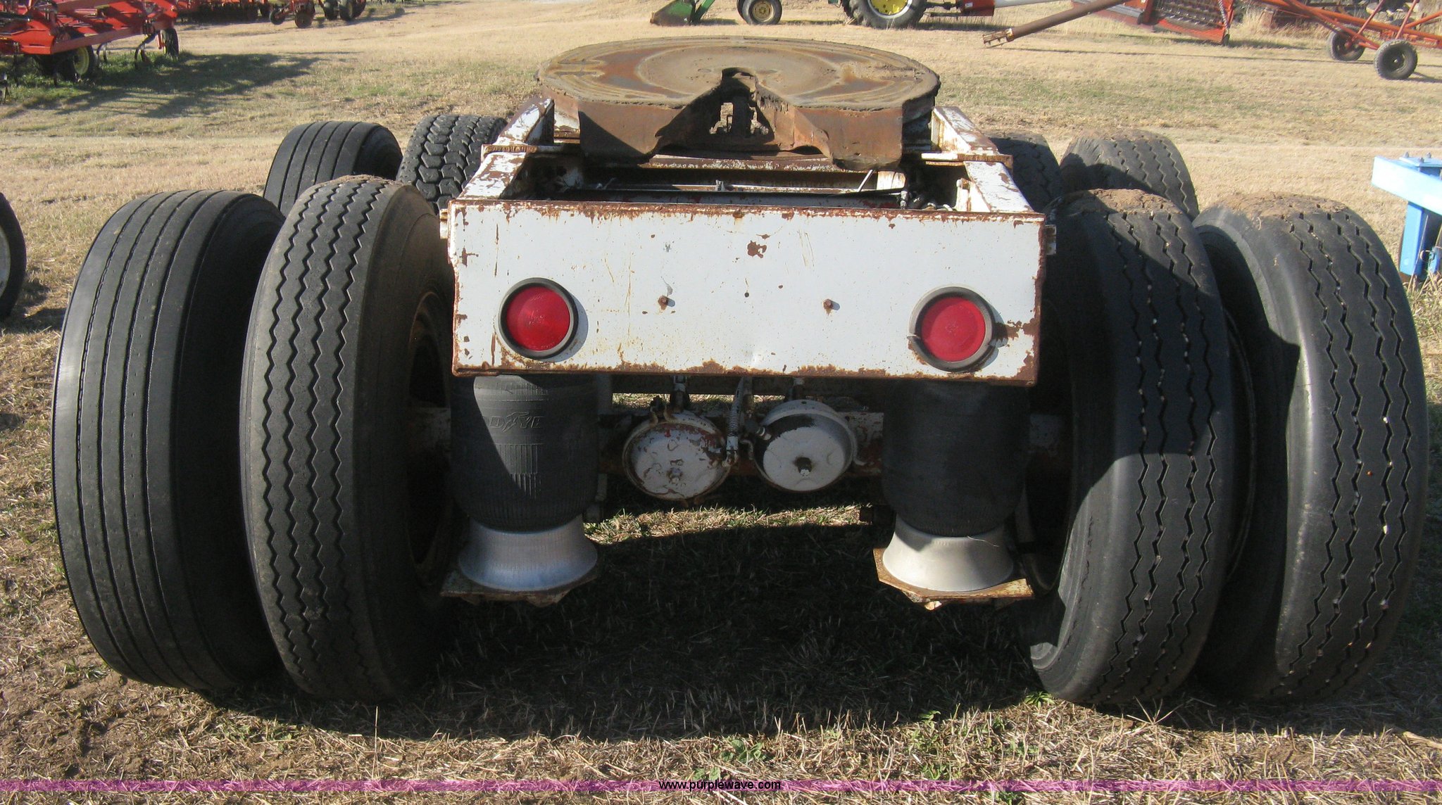 Tandem axle fifth wheel dolly in Lyons, KS Item H4422 sold Purple Wave