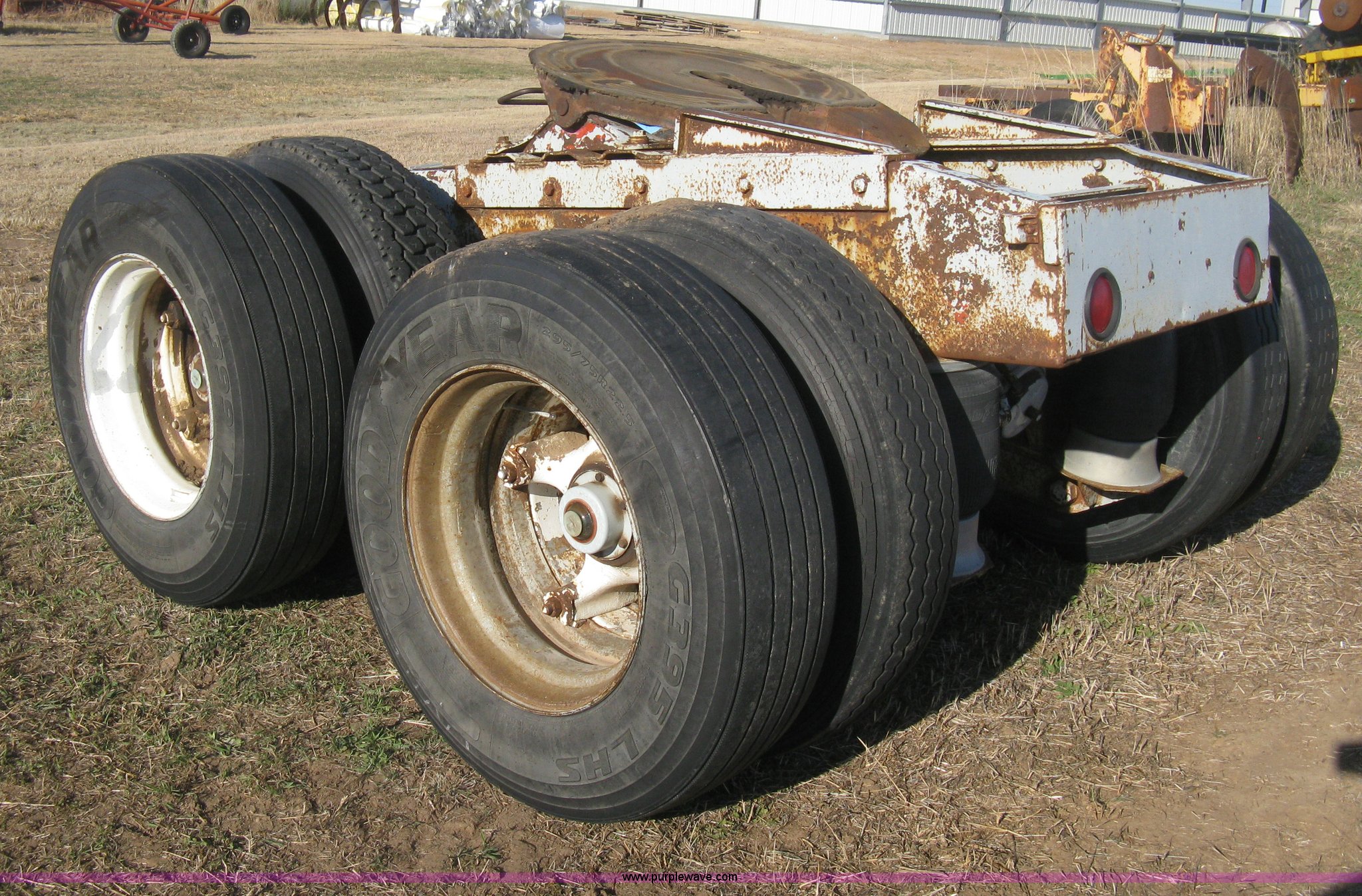 Tandem axle fifth wheel dolly in Lyons, KS Item H4422 sold Purple Wave