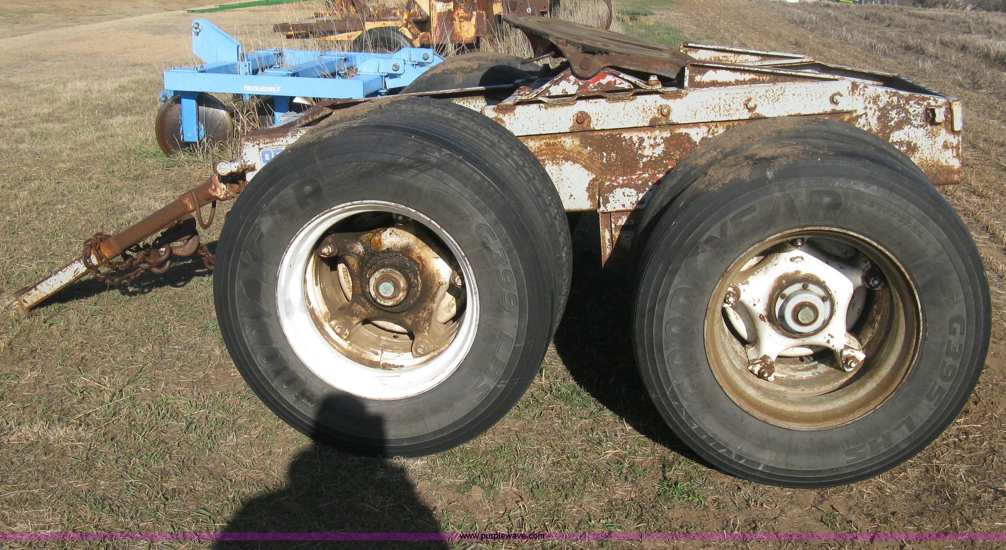 Tandem axle fifth wheel dolly in Lyons, KS Item H4422 sold Purple Wave