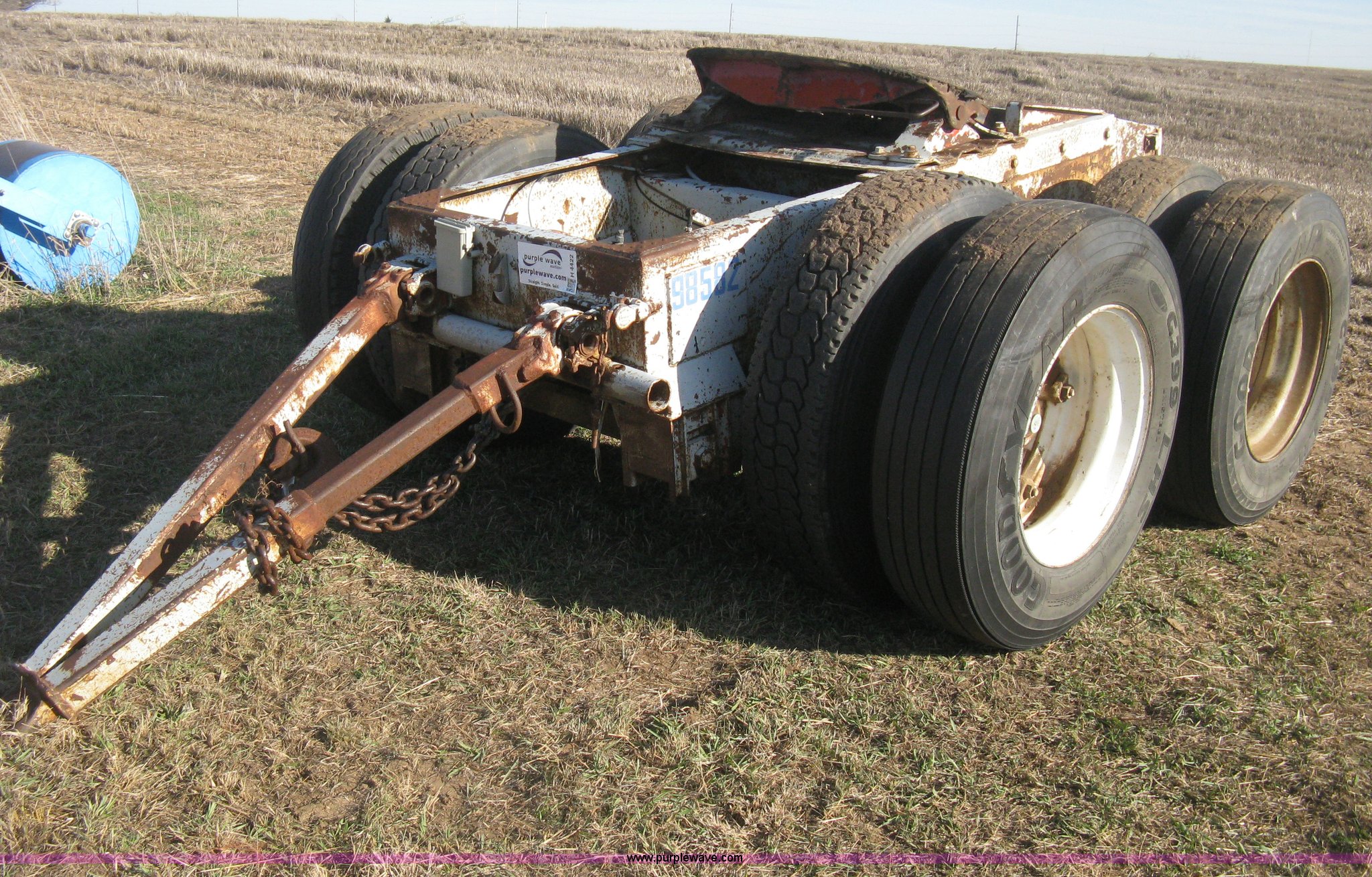 Tandem axle fifth wheel dolly in Lyons, KS Item H4422 sold Purple Wave