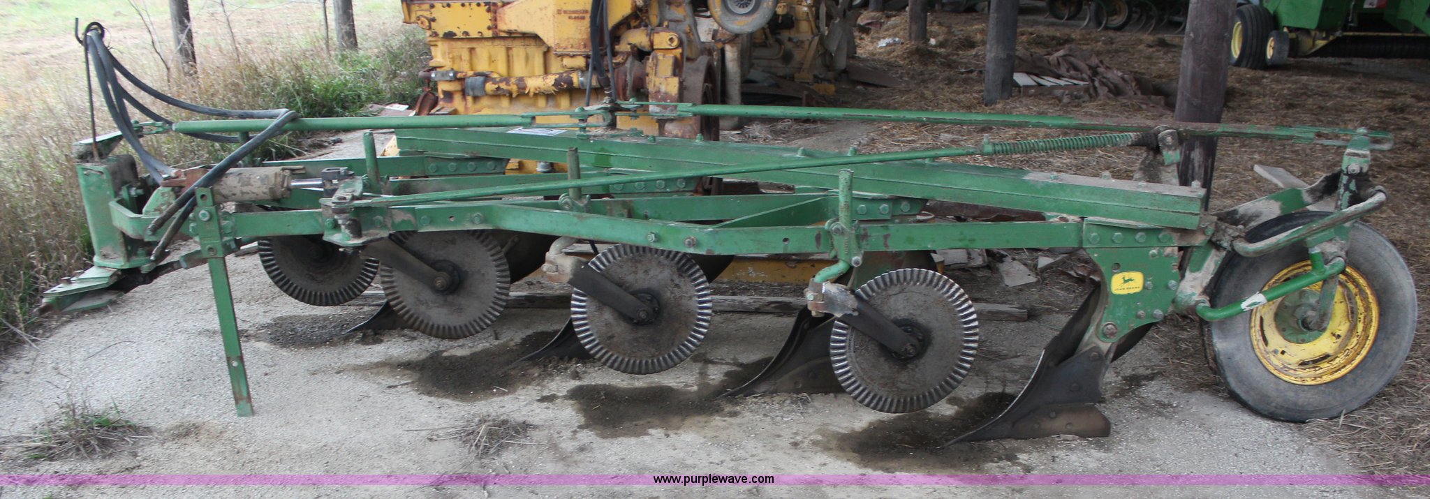 John Deere F145A plow in Overbrook, KS Item H7915 sold Purple Wave