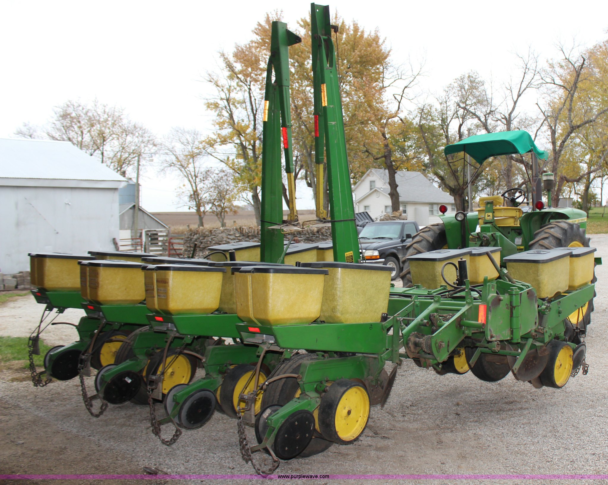 John Deere 7000 eight row planter in Pomona, KS Item H7941 sold