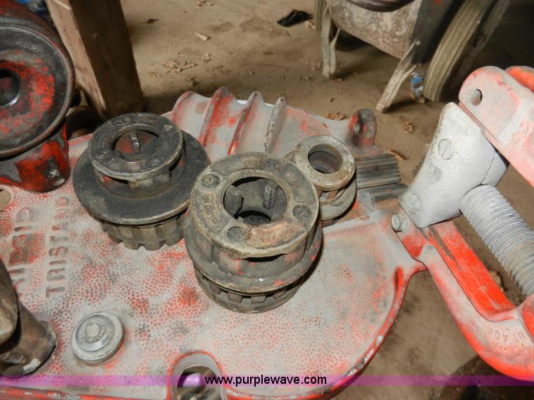 image for item AT9289 Ridgid 500 threading machine with pipe vise