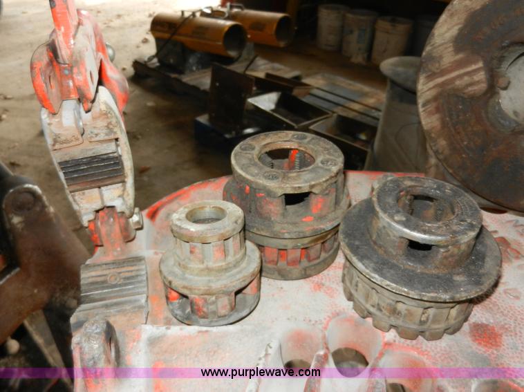 image for item AT9289 Ridgid 500 threading machine with pipe vise