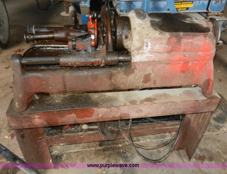 image for item AT9289 Ridgid 500 threading machine with pipe vise