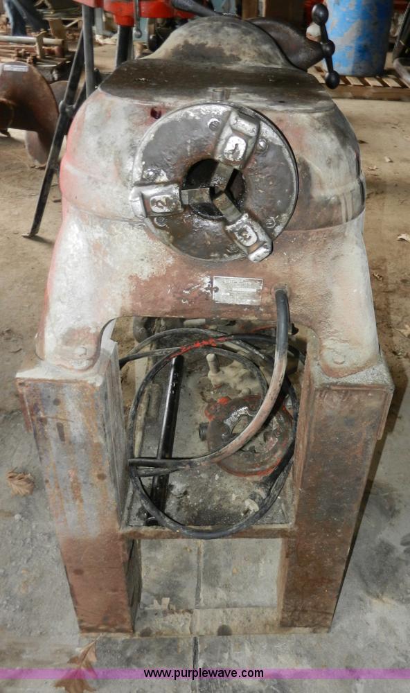 image for item AT9289 Ridgid 500 threading machine with pipe vise