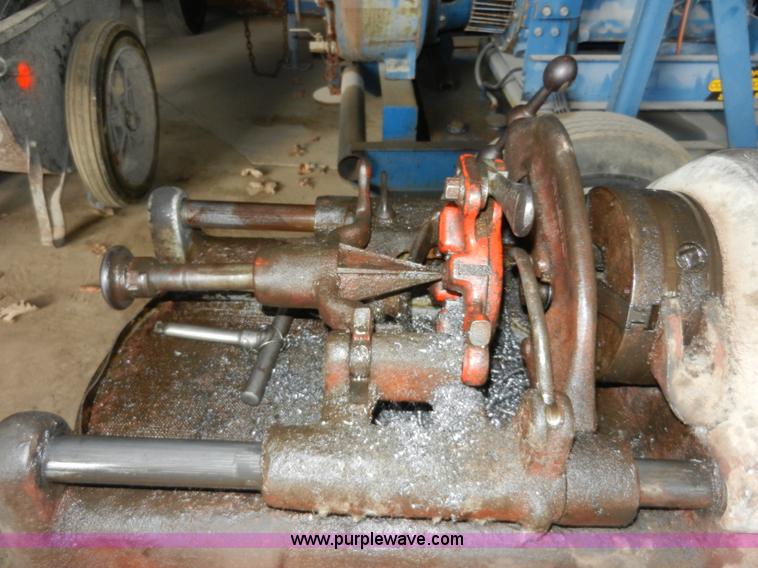 image for item AT9289 Ridgid 500 threading machine with pipe vise