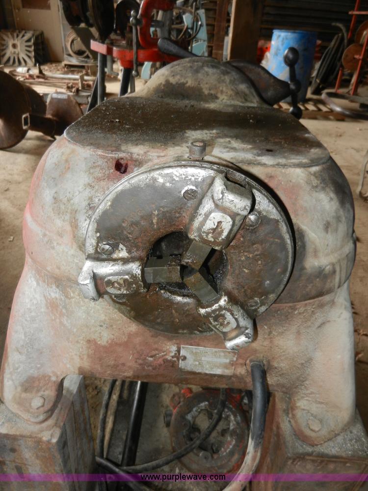 image for item AT9289 Ridgid 500 threading machine with pipe vise