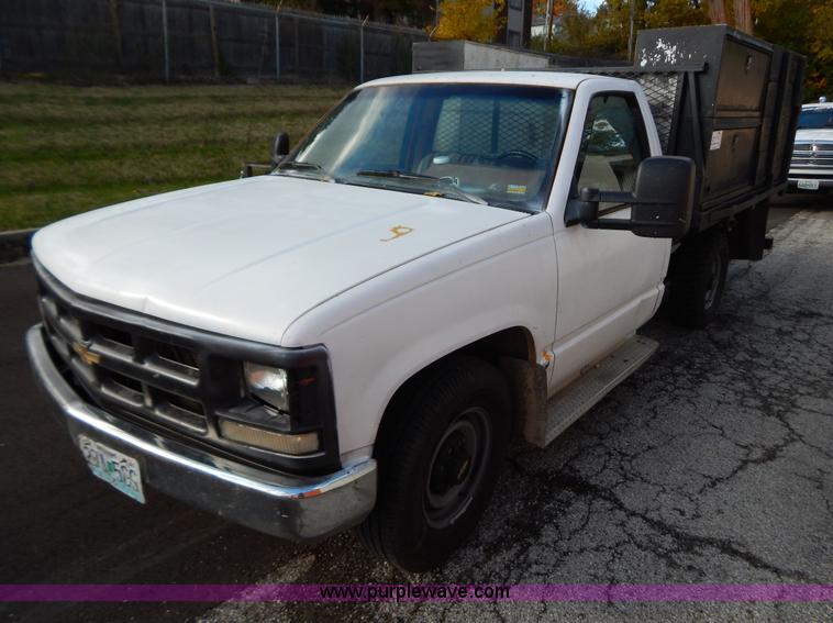 image for item B5989 1990 Chevrolet 2500 dump bed truck