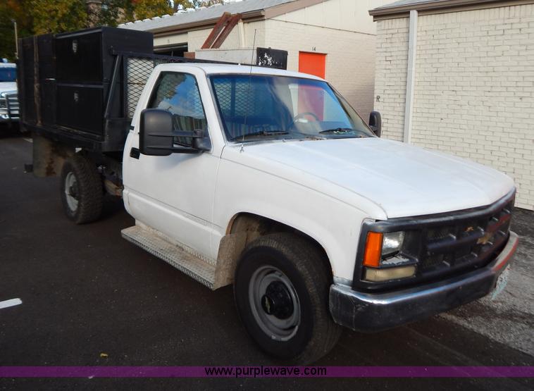 image for item B5989 1990 Chevrolet 2500 dump bed truck
