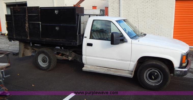 image for item B5989 1990 Chevrolet 2500 dump bed truck