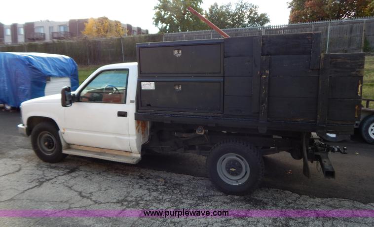 image for item B5989 1990 Chevrolet 2500 dump bed truck