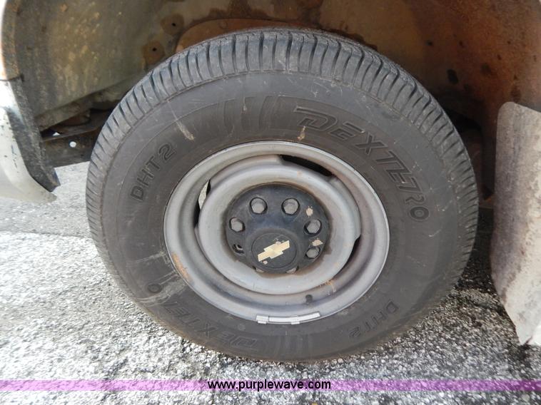 image for item B5989 1990 Chevrolet 2500 dump bed truck