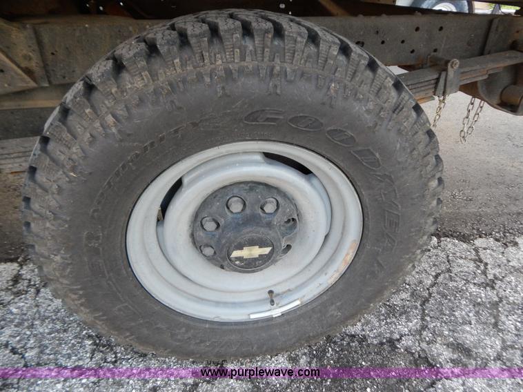 image for item B5989 1990 Chevrolet 2500 dump bed truck