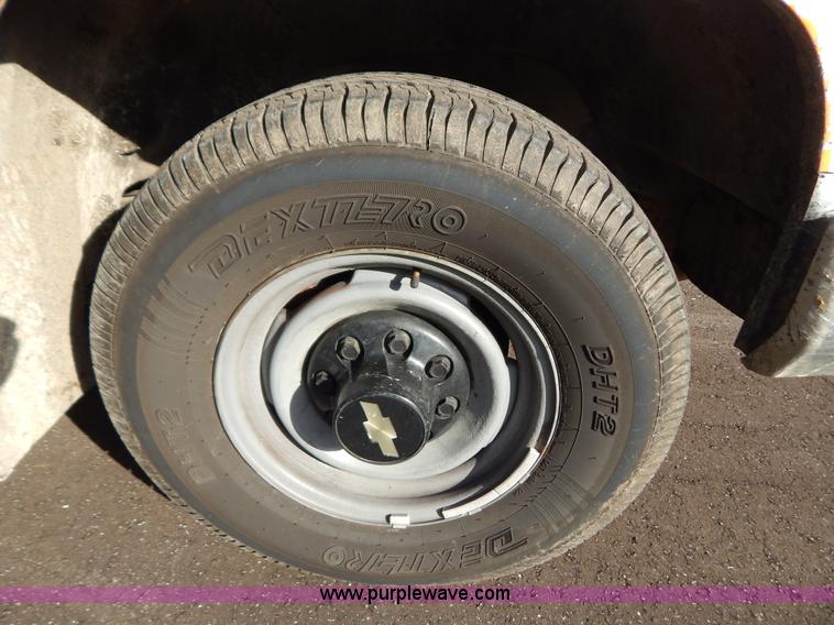 image for item B5989 1990 Chevrolet 2500 dump bed truck