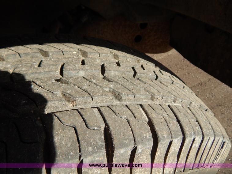 image for item B5989 1990 Chevrolet 2500 dump bed truck