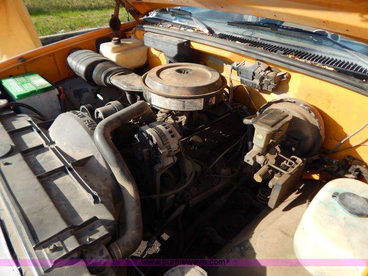 image for item B5989 1990 Chevrolet 2500 dump bed truck