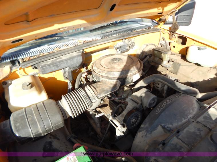 image for item B5989 1990 Chevrolet 2500 dump bed truck