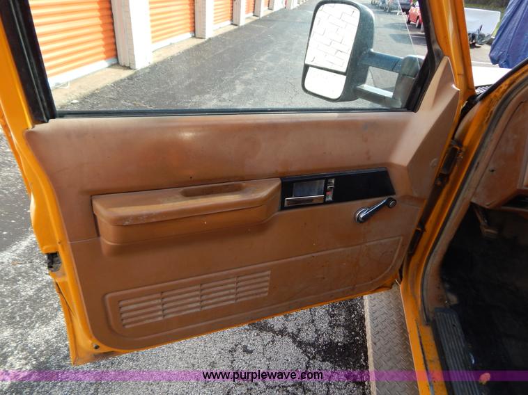 image for item B5989 1990 Chevrolet 2500 dump bed truck