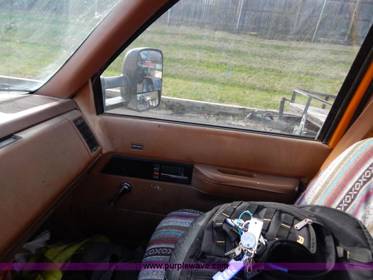 image for item B5989 1990 Chevrolet 2500 dump bed truck