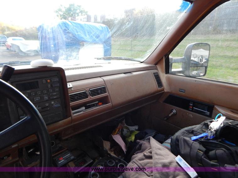 image for item B5989 1990 Chevrolet 2500 dump bed truck