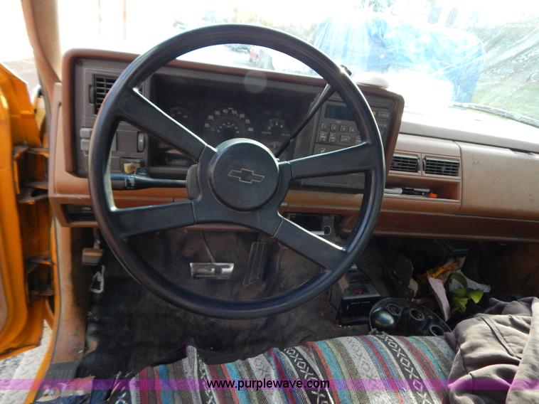 image for item B5989 1990 Chevrolet 2500 dump bed truck