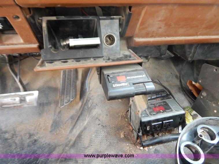 image for item B5989 1990 Chevrolet 2500 dump bed truck