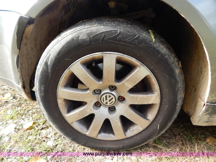 image for item B5990 2002 Volkswagen Passat GLS