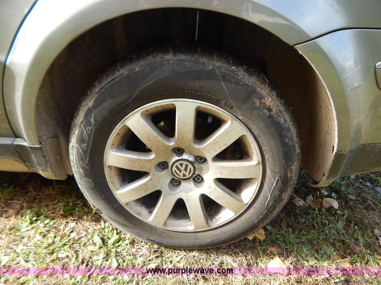image for item B5990 2002 Volkswagen Passat GLS