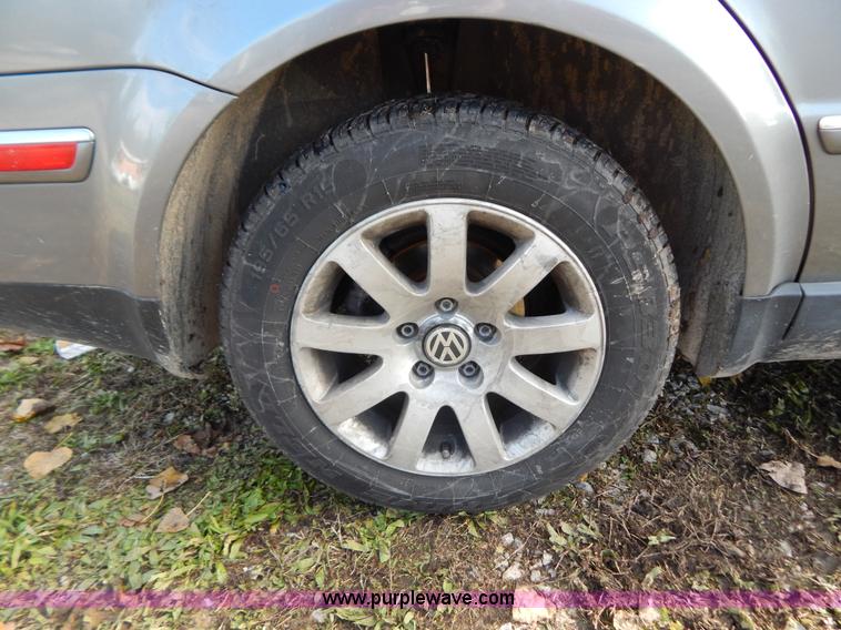 image for item B5990 2002 Volkswagen Passat GLS