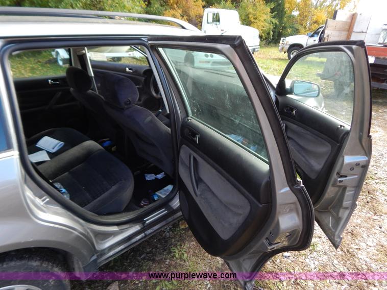 image for item B5990 2002 Volkswagen Passat GLS