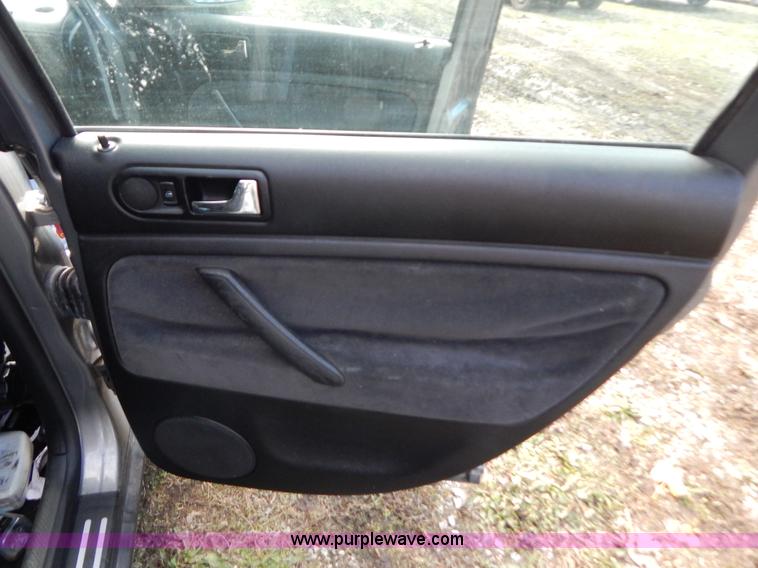 image for item B5990 2002 Volkswagen Passat GLS