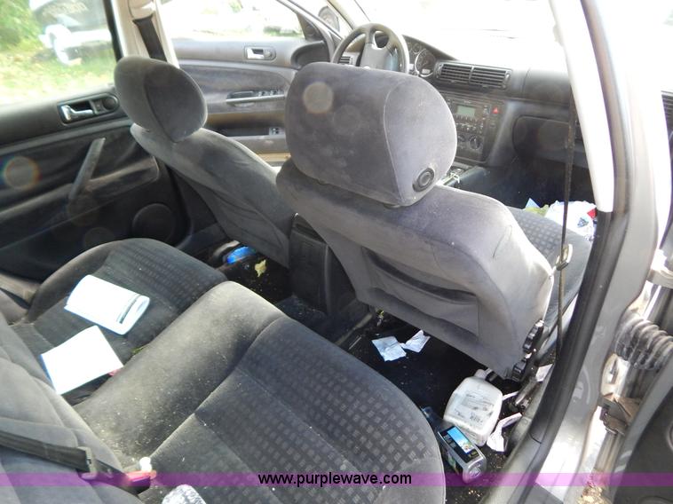 image for item B5990 2002 Volkswagen Passat GLS