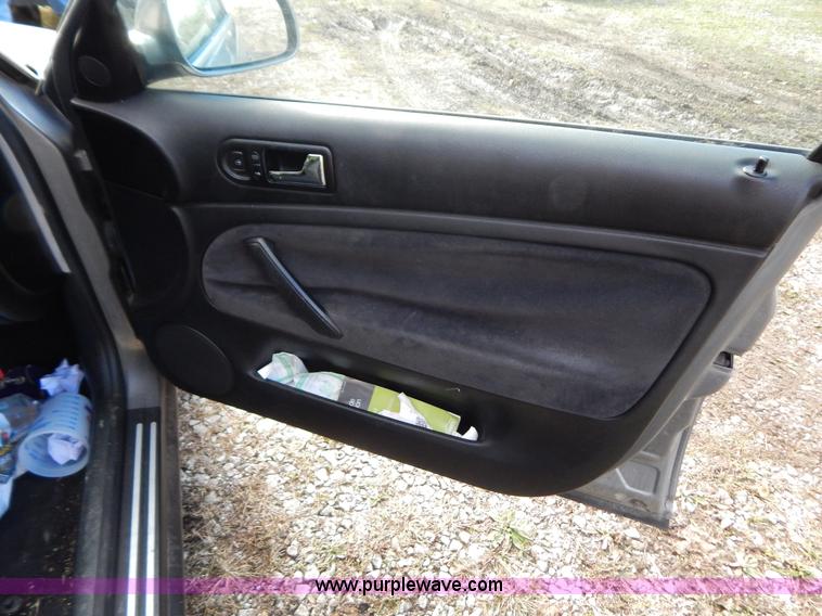 image for item B5990 2002 Volkswagen Passat GLS