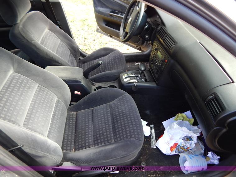 image for item B5990 2002 Volkswagen Passat GLS