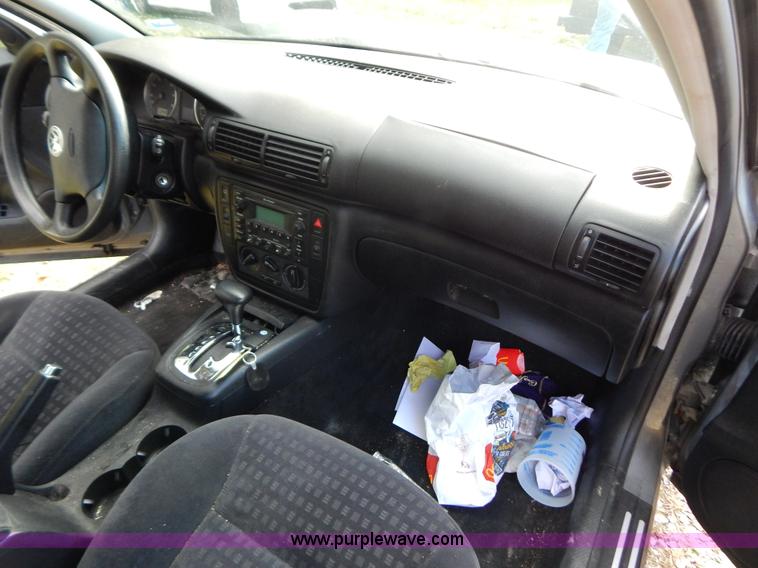 image for item B5990 2002 Volkswagen Passat GLS