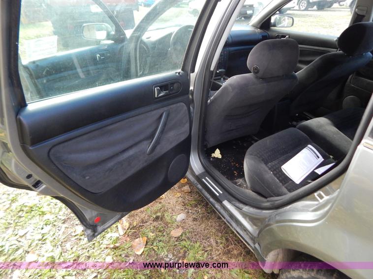 image for item B5990 2002 Volkswagen Passat GLS