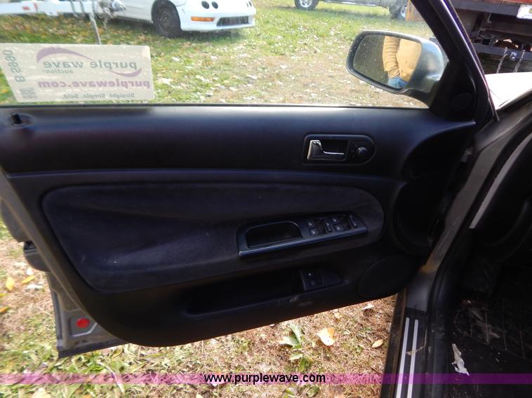 image for item B5990 2002 Volkswagen Passat GLS