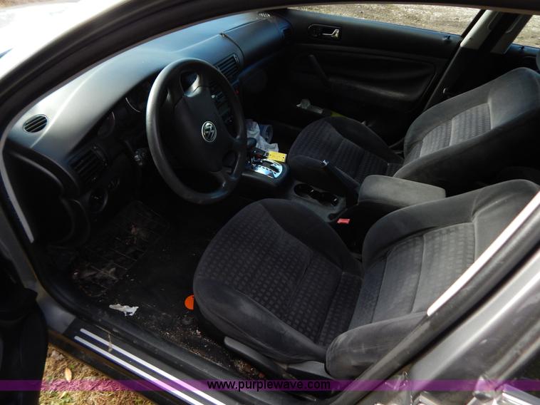 image for item B5990 2002 Volkswagen Passat GLS