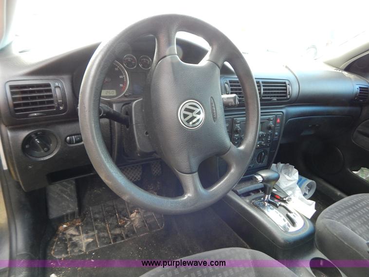 image for item B5990 2002 Volkswagen Passat GLS