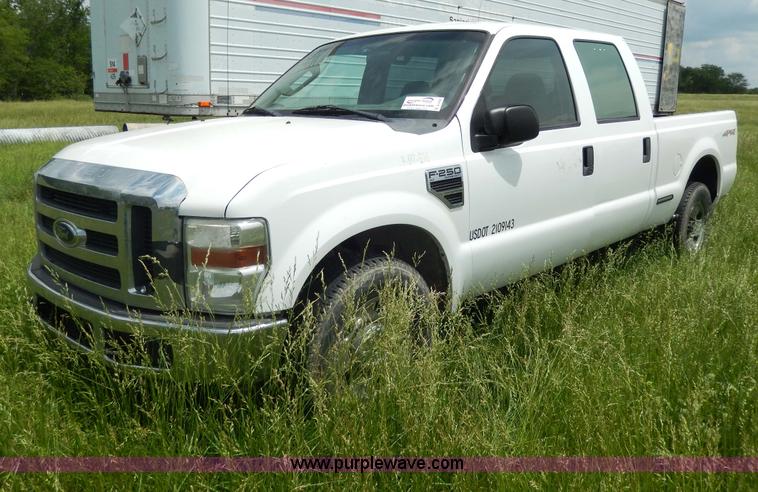 image for item D4780 2008 Ford F250 XLT Super Duty Crew Cab pickup truck