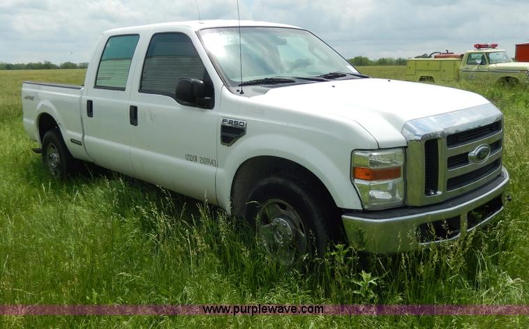 image for item D4780 2008 Ford F250 XLT Super Duty Crew Cab pickup truck