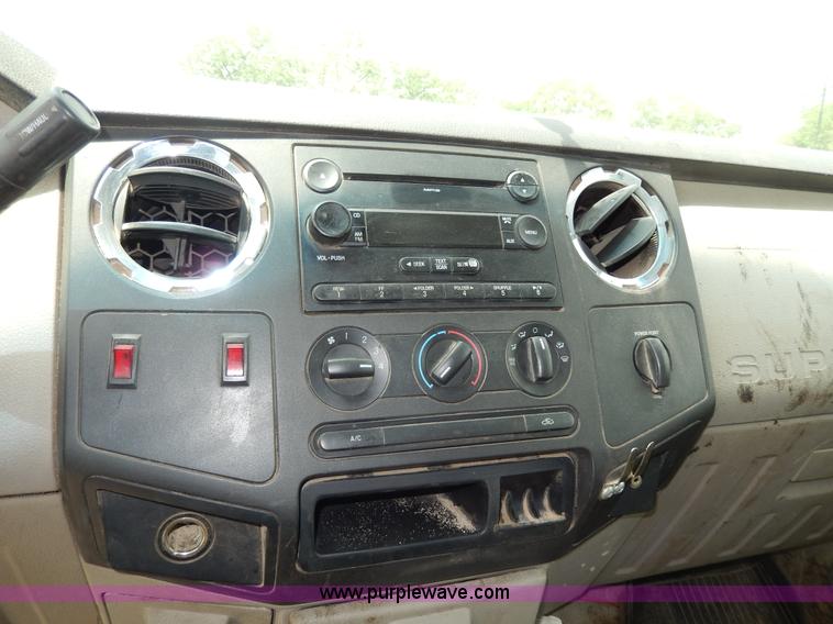 image for item D4780 2008 Ford F250 XLT Super Duty Crew Cab pickup truck