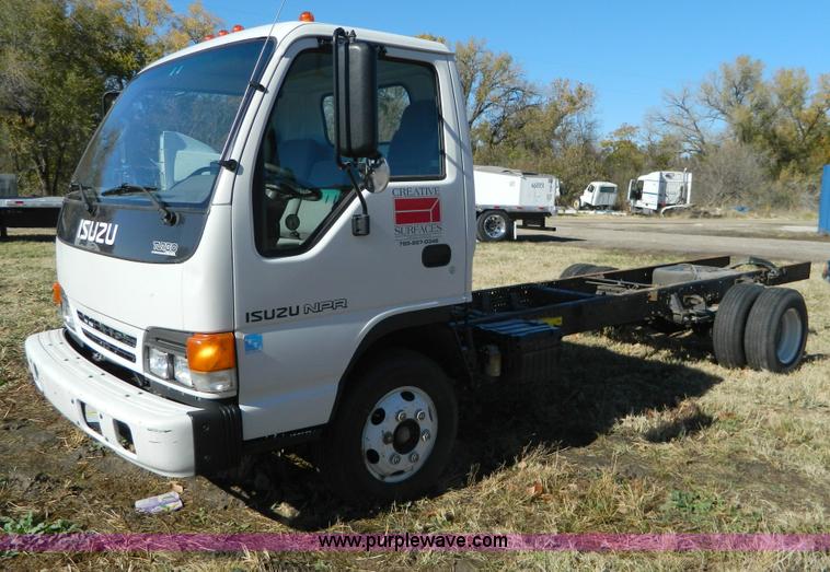 image for item D6069 2005 Isuzu NPR cab and chassis