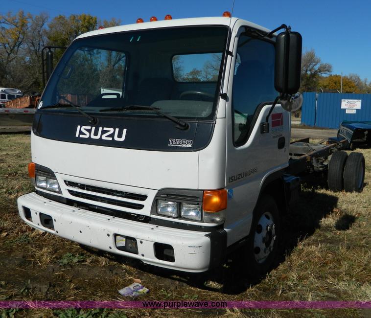 image for item D6069 2005 Isuzu NPR cab and chassis