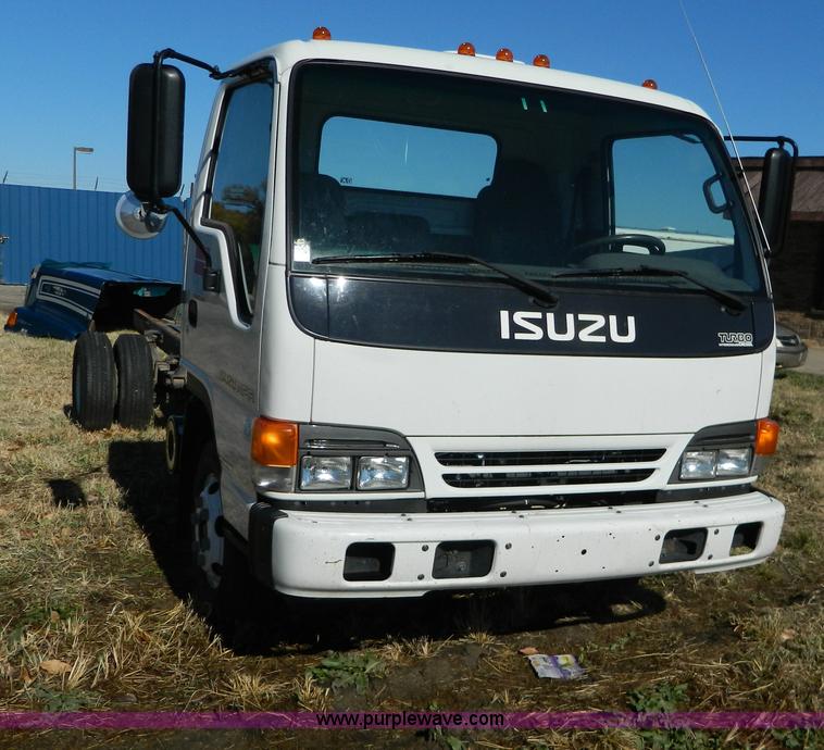 image for item D6069 2005 Isuzu NPR cab and chassis