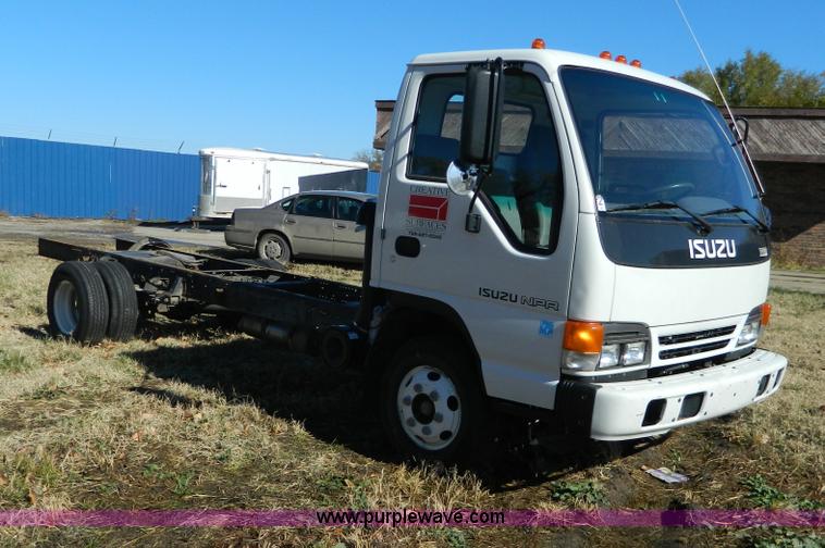 image for item D6069 2005 Isuzu NPR cab and chassis