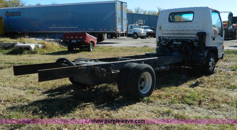 image for item D6069 2005 Isuzu NPR cab and chassis